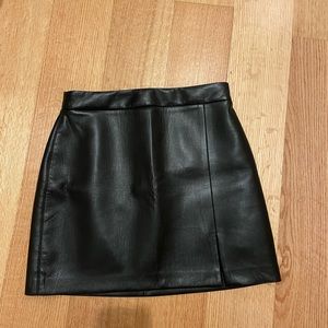 Aritzia leather skirt size 4